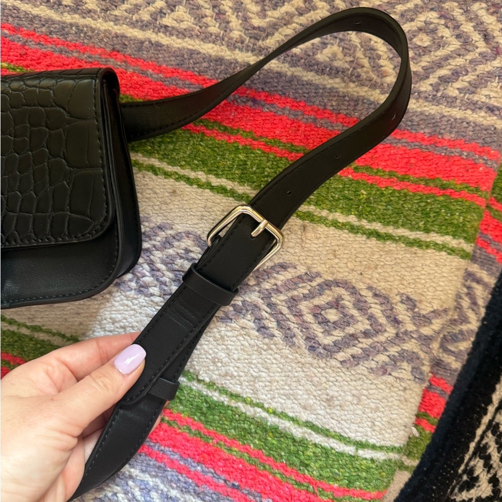 Black Croc-Embossed belt bag with cute buckle - Picture 3 of 7